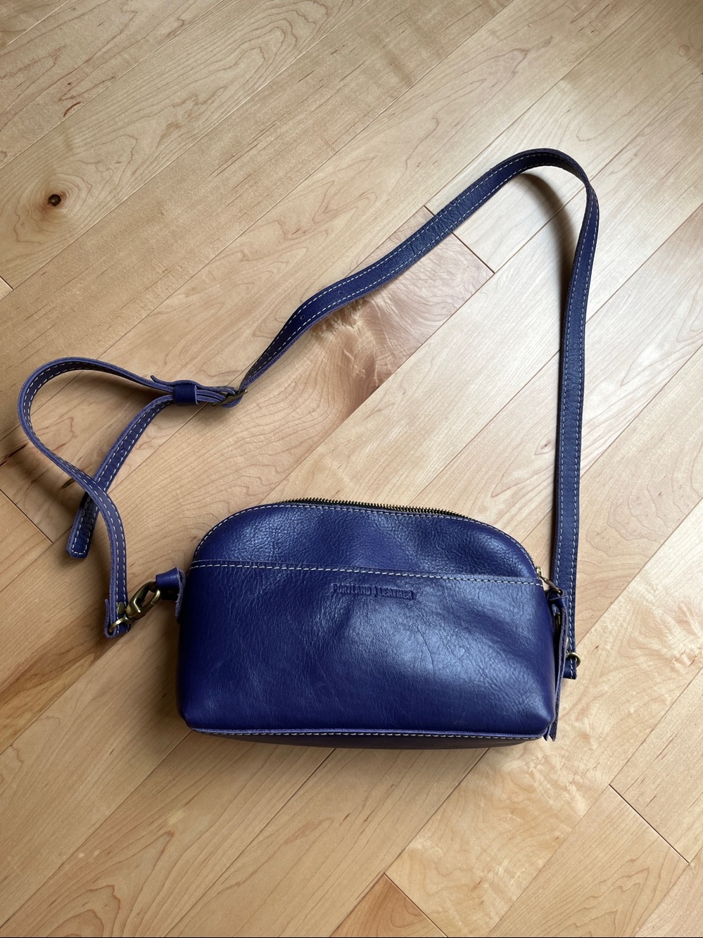 Portland Leather Eclipse Crossbody Bag - Genuine Leather - Picture 8 of 10